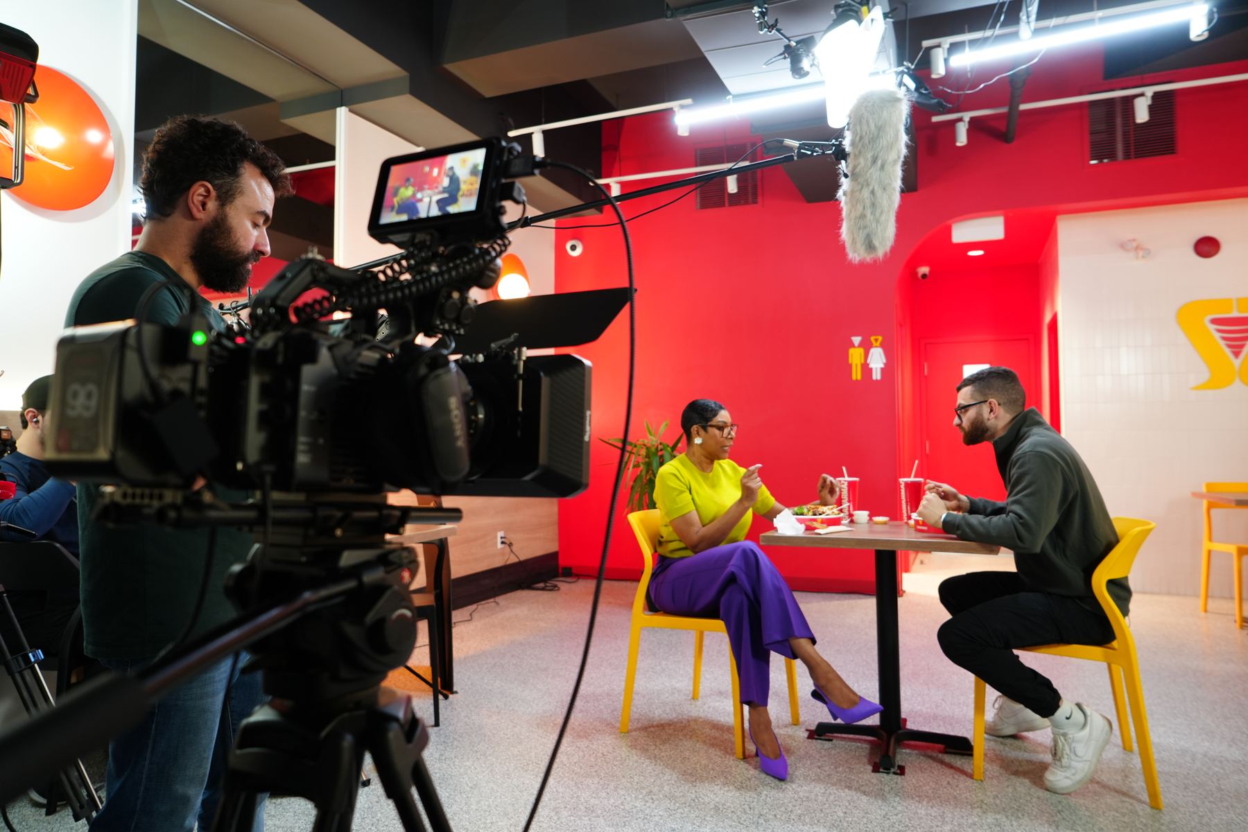 L'équipe H2C en tournage sur le plateau de Lunch Sérieux